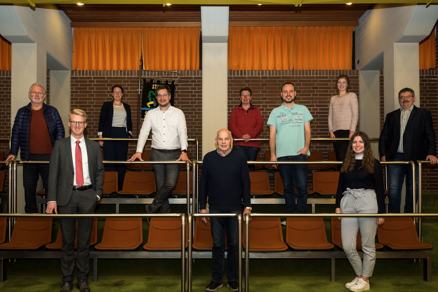 Auf dem Bild sind die 7 Ratsmitglieder SPD Fraktion in Salzkotten mit den 3 Sachkundigen Büger*innen auf der Tribüne im Ratssaal abgebildet.