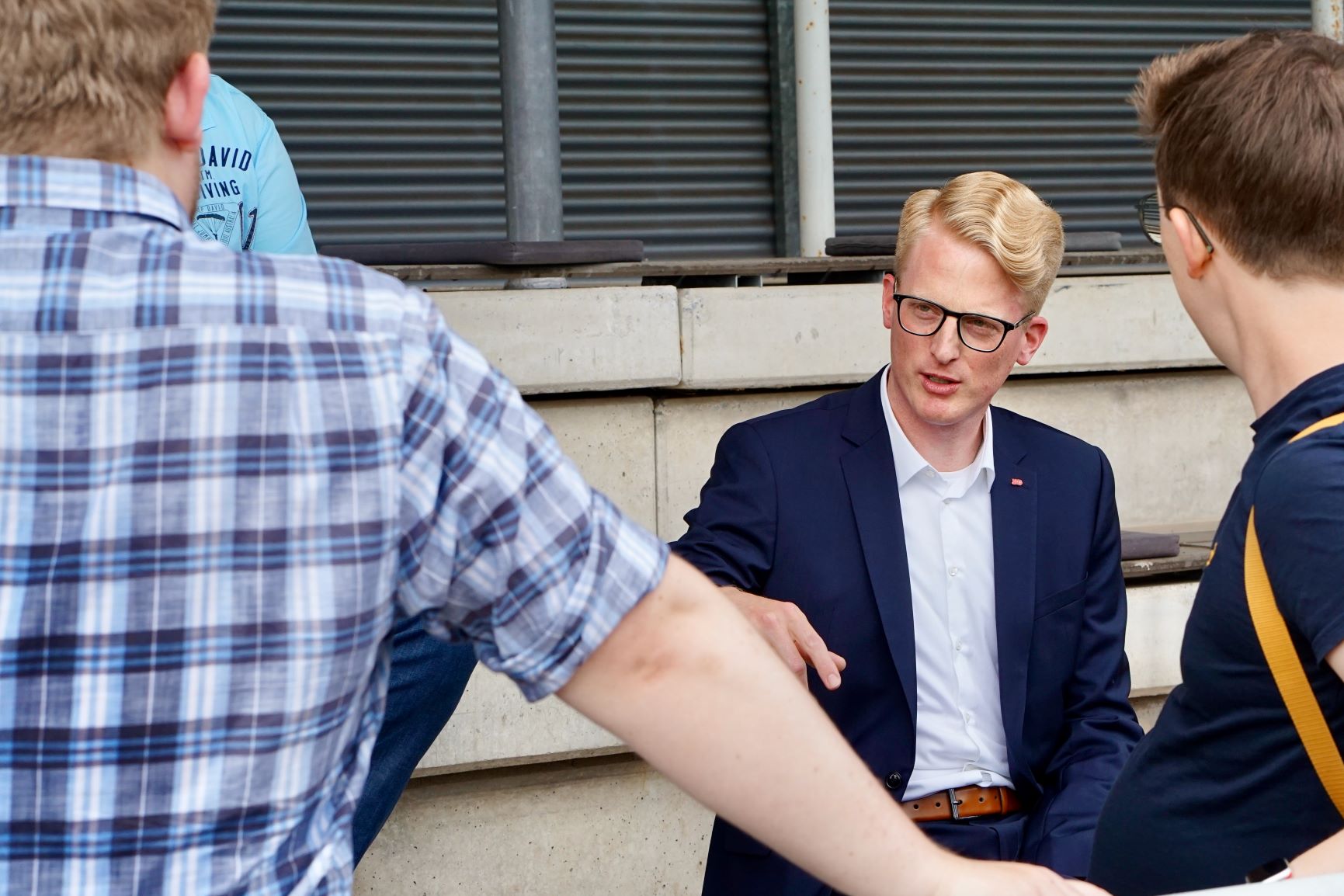 Michael Sprink im Gespräch mit Parteigenoss:innen